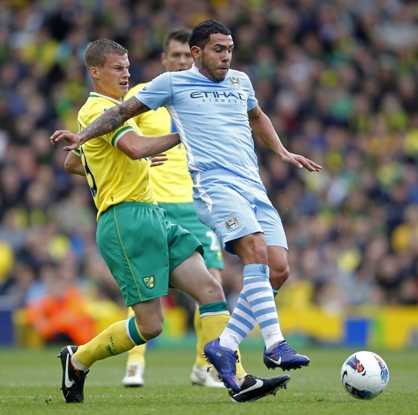 Dù phải làm khách trước Norwich City nhưng các cầu thủ Man City vẫn duy trì được một thế trận hoàn toàn áp đảo.